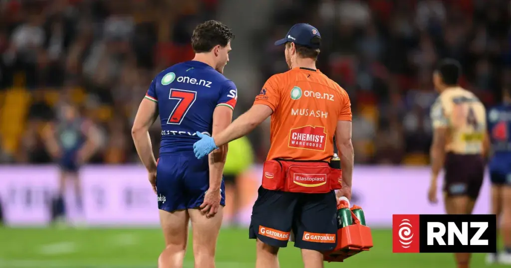 NZ Warriors overwhelm Broncos at Suncorp Stadium, but lose Luke Metcalf to injury - RNZ